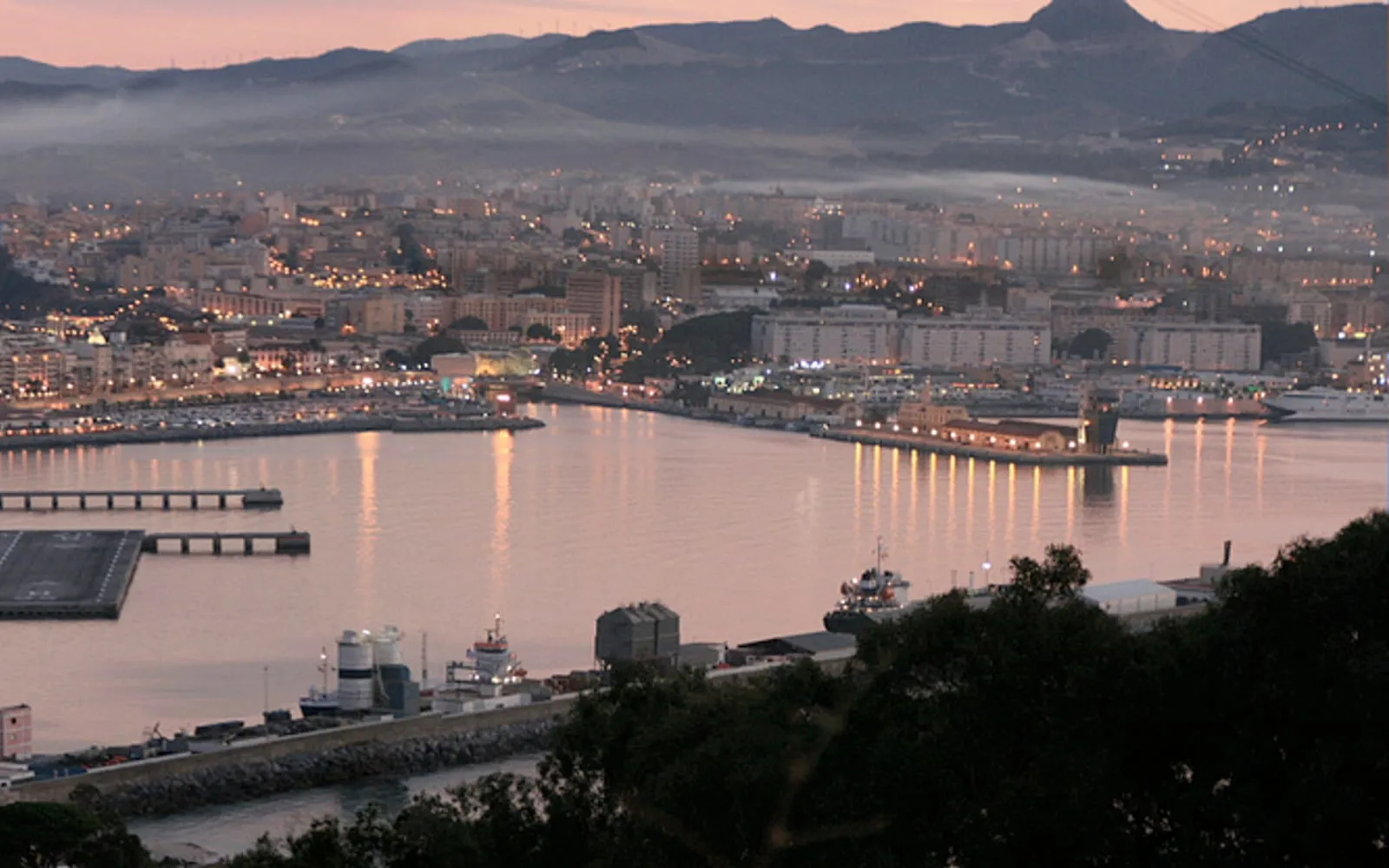 Imagen urbana representativa para la guía de desatascos en Tarragona